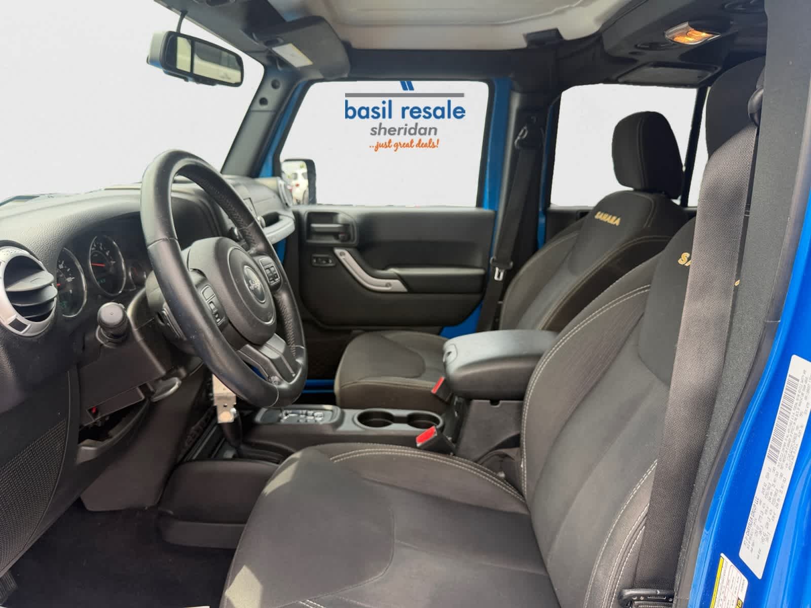 Used 2015 Hydro Blue Pearl Coat Jeep Sahara image 11