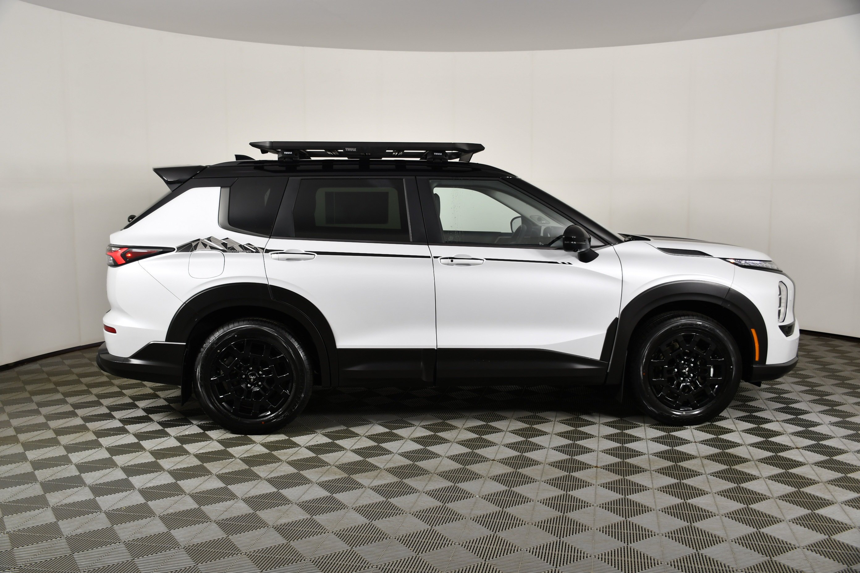 New 2026 White Diamond/Black Roof Mitsubishi TRAIL EDITION S-AWC image 5