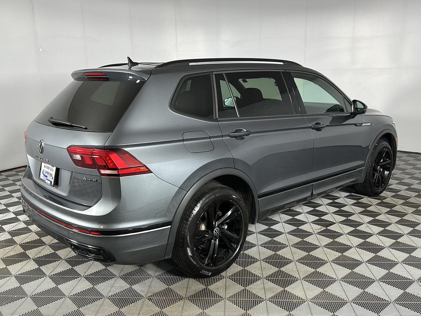 Used 2024 Platinum Gray Metallic Volkswagen SE R-Line Black image 28