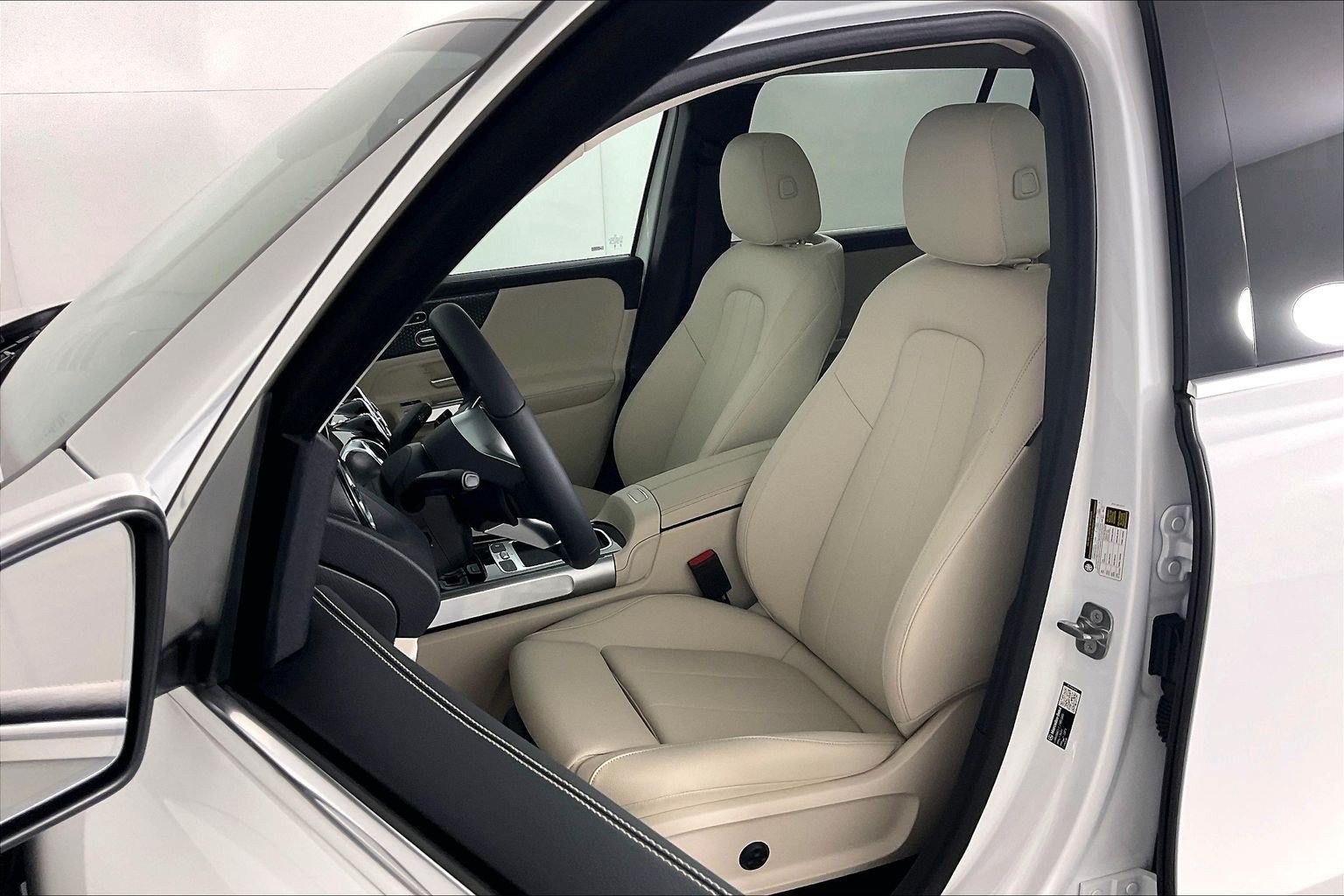 New 2026 Polar White Mercedes-Benz GLB 250 image 22