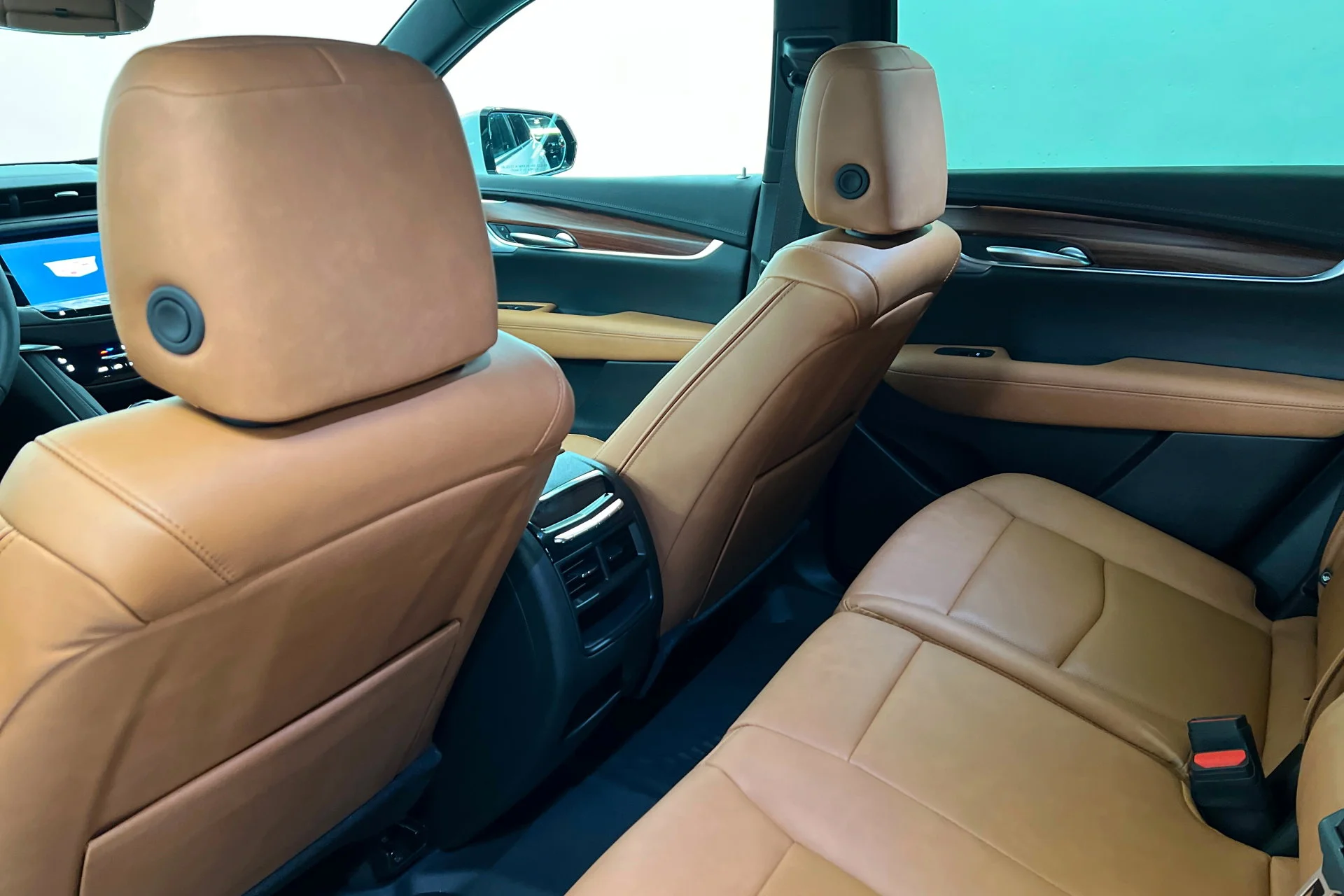 New 2026 Crystal White Tricoat Cadillac Premium Luxury image 19