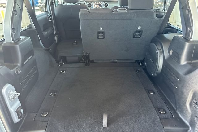 Used 2022 Silver Jeep Unlimited Sahara image 14