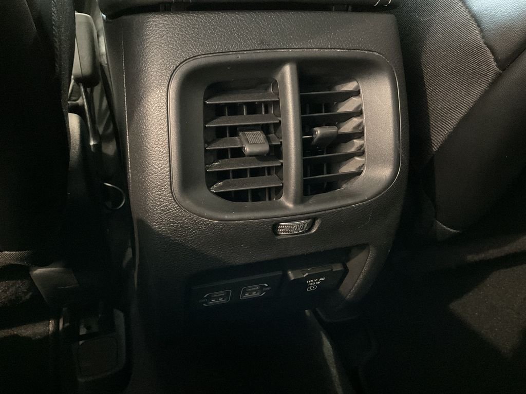 Used 2022 White Jeep Latitude Lux image 30