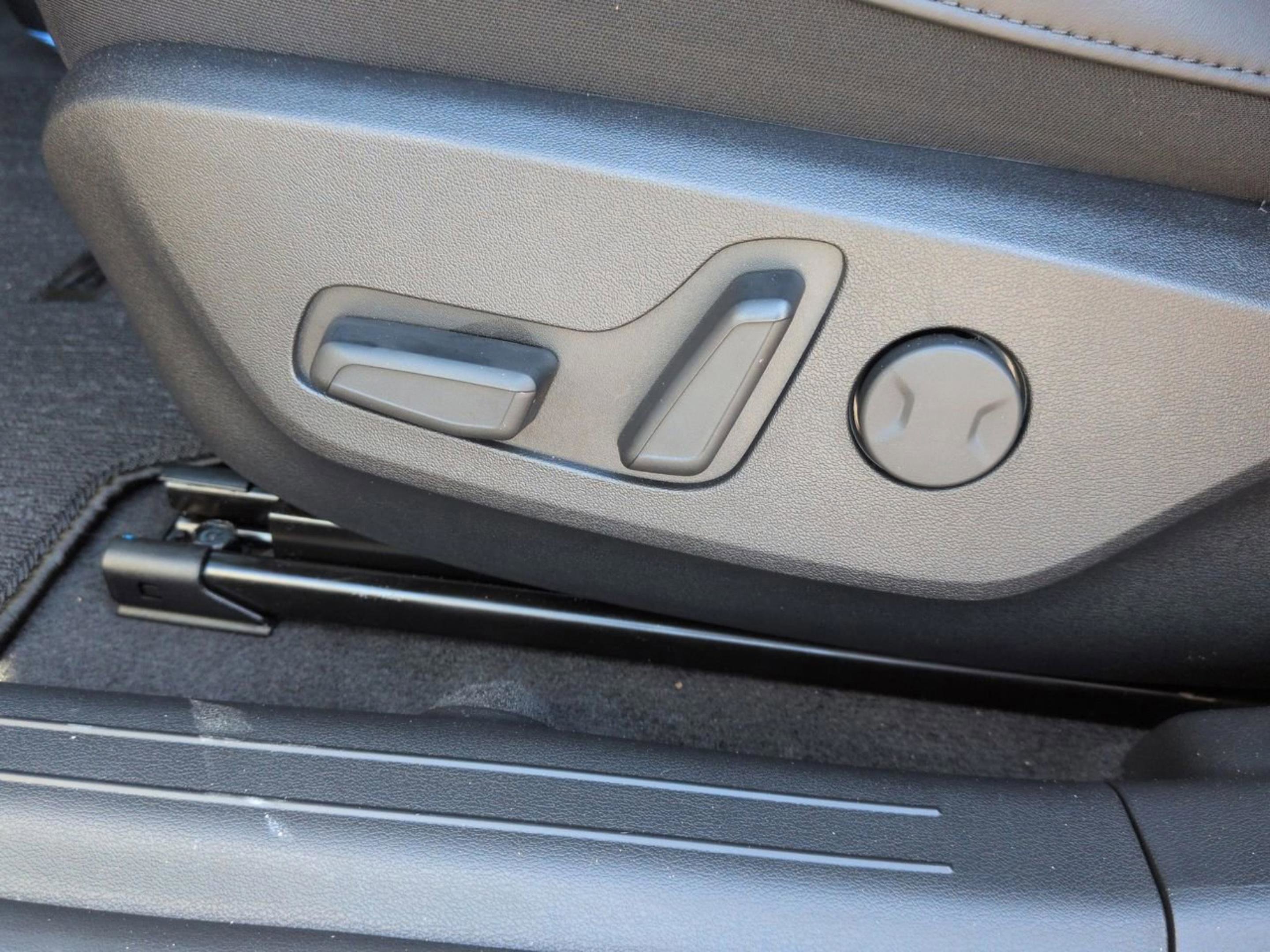 New 2026 Glacier White Pearl/Black Roof Kia GT-Line image 29