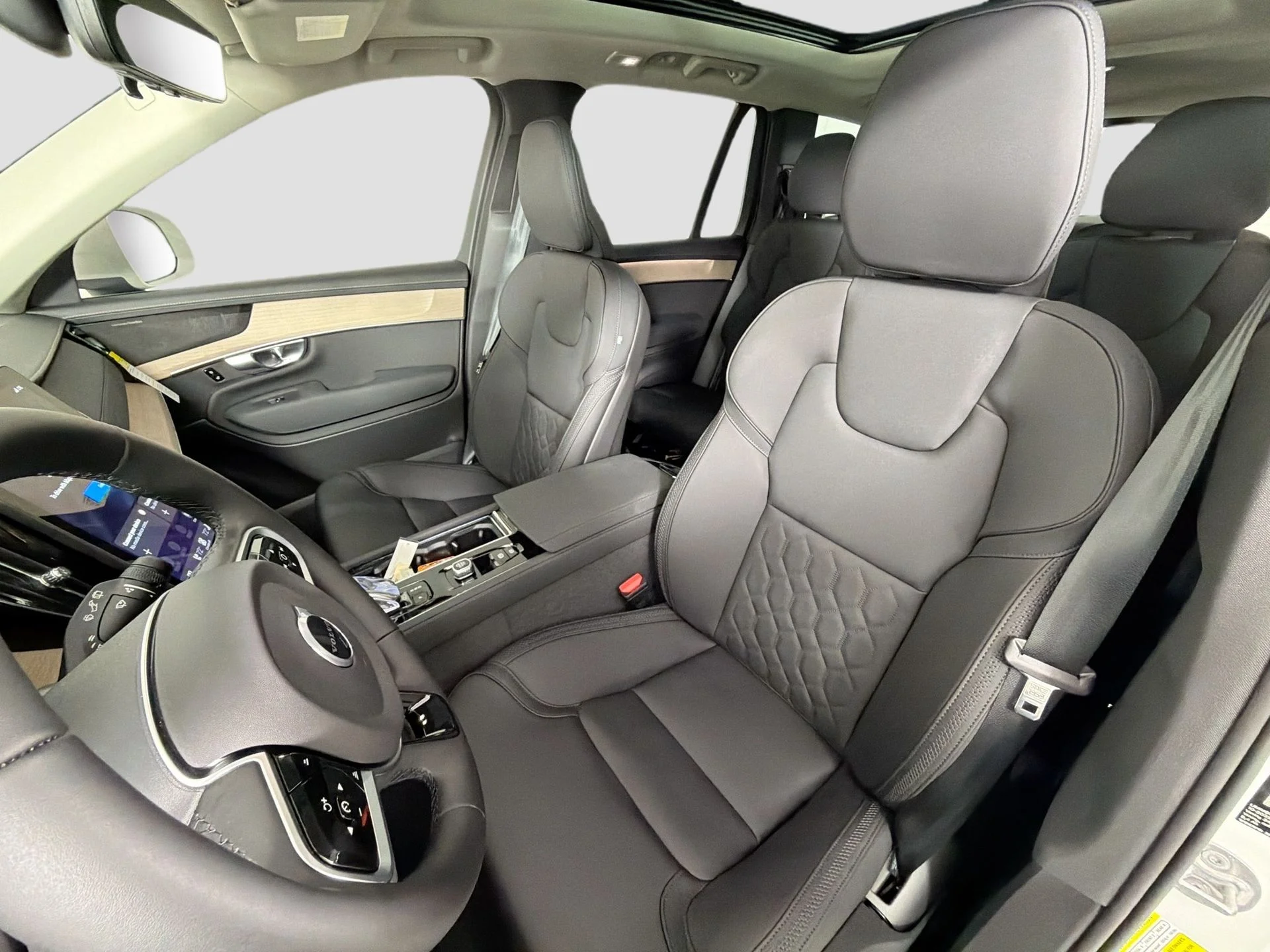 New 2026 Crystal White Volvo Plus image 21