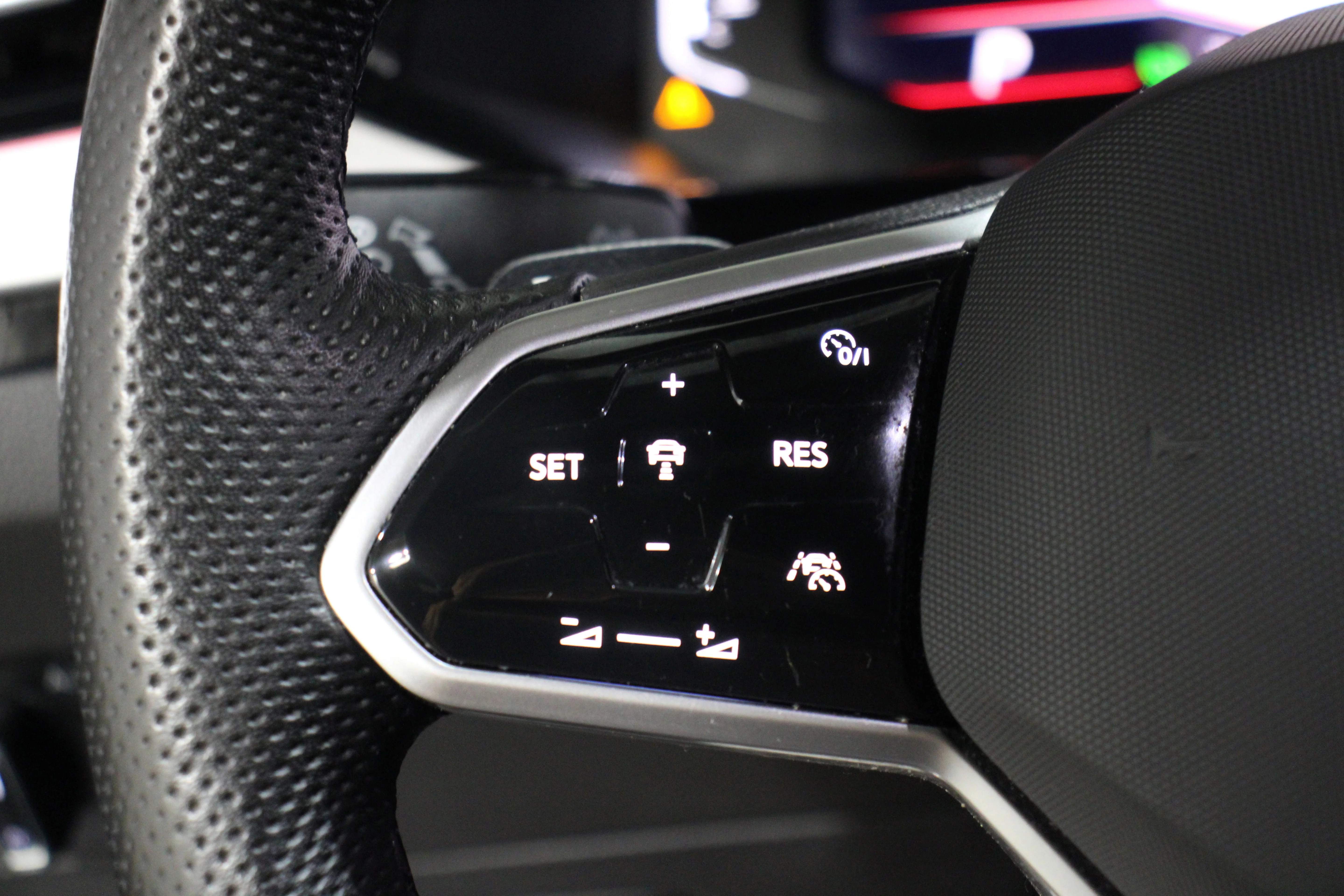 2023 Volkswagen Arteon SEL Premium R-Line - Photo 9