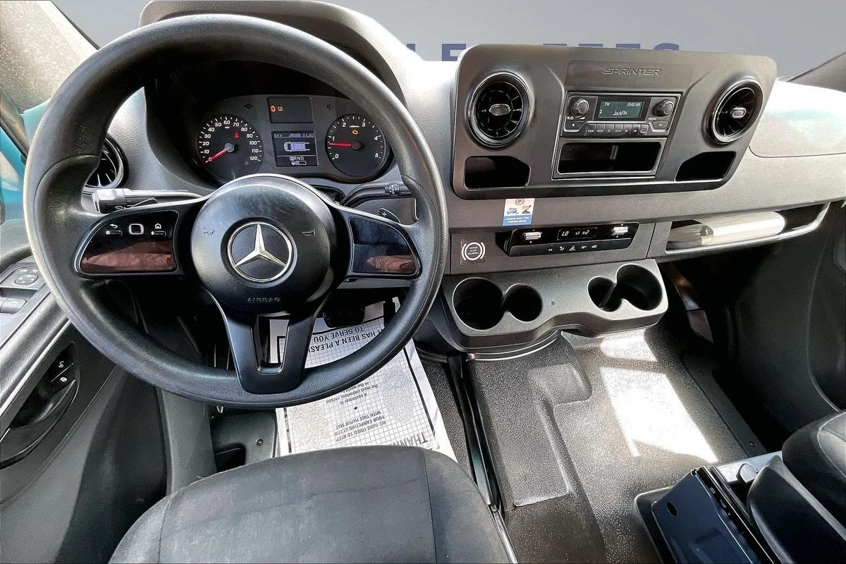 Used 2019  Mercedes-Benz High Roof V6 image 9