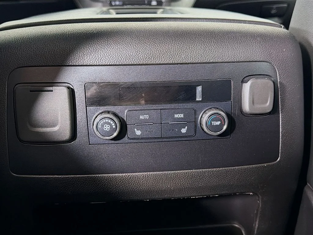 Used 2019 Black Chevrolet Premier image 23