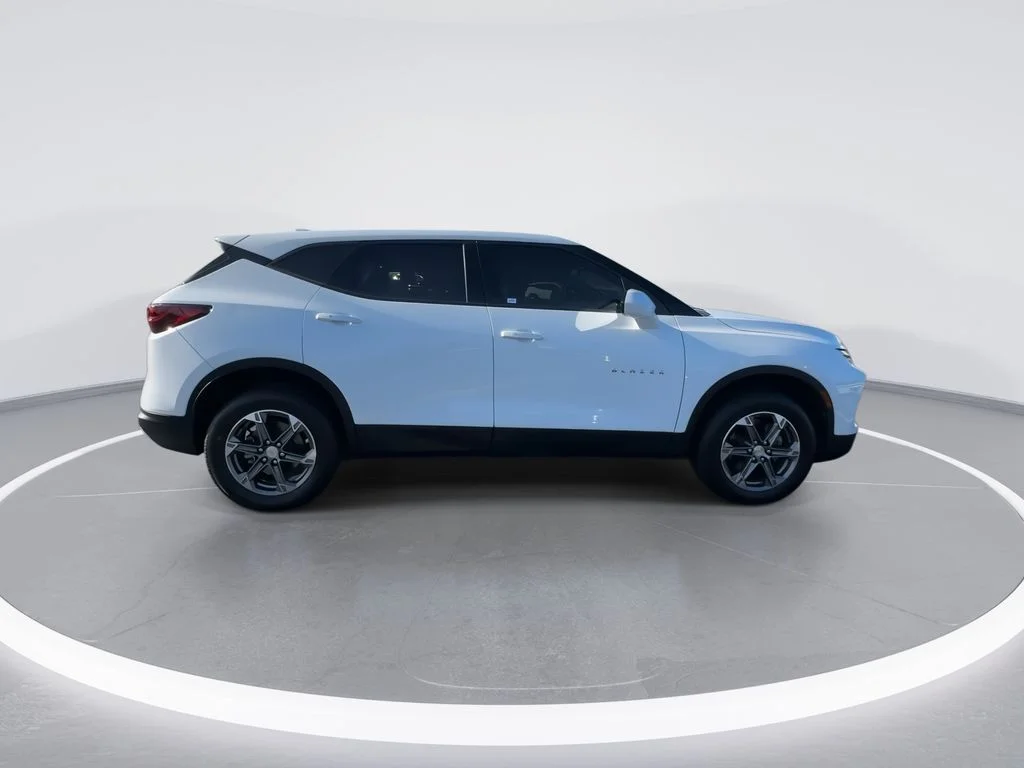 Used 2023 White Chevrolet LT image 9