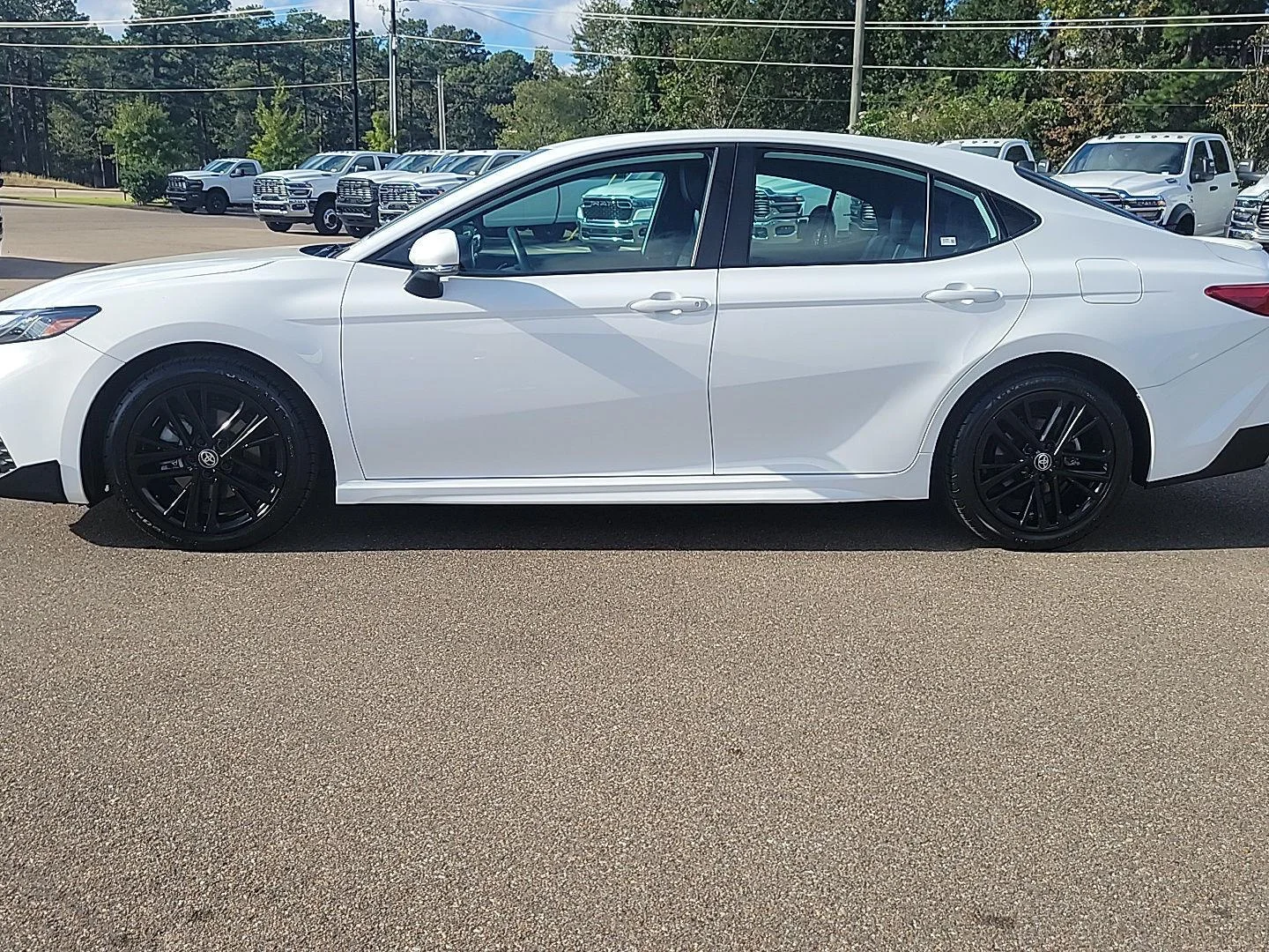 Used 2025 Ice Cap Toyota SE image 2