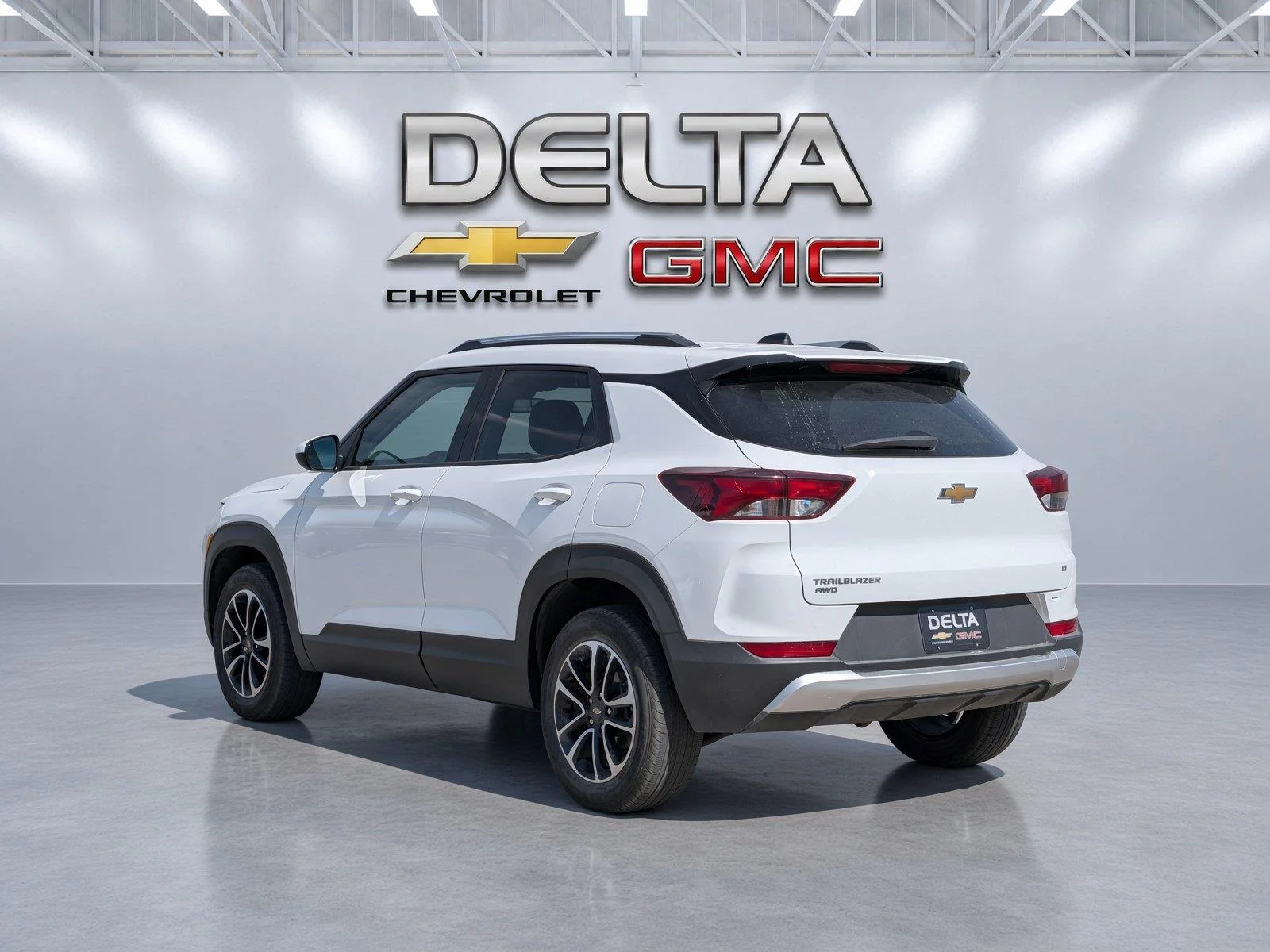 Used 2025 Summit White Chevrolet LT image 3