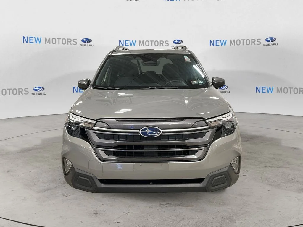 Used 2025 Pearl Subaru Premium image 8