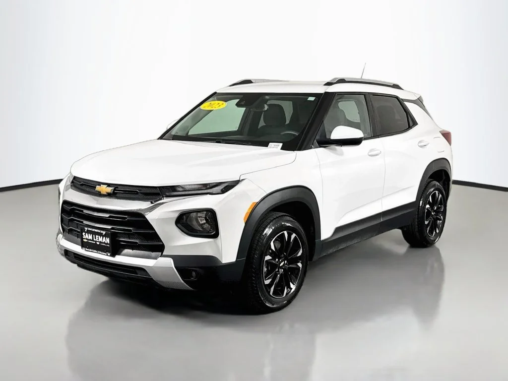 Used 2023 White Chevrolet LT image 3