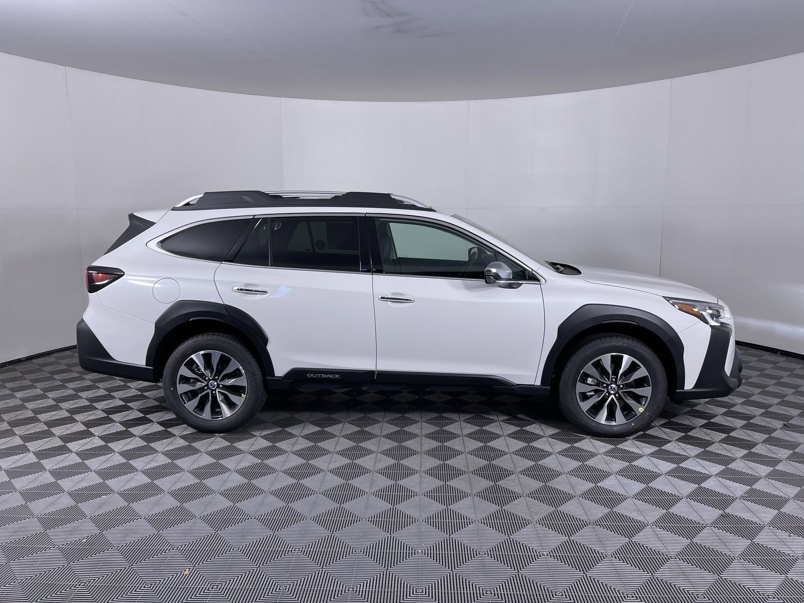 2025 Subaru Outback Touring - Photo 10