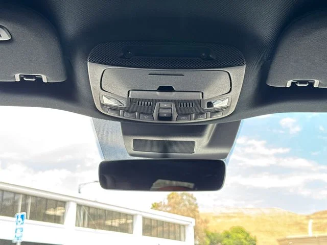 Used 2021 White Lincoln Reserve image 28