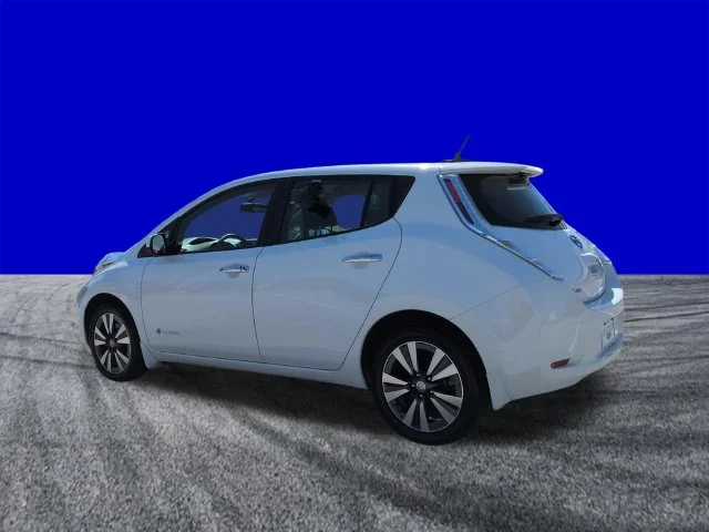 Used 2015 Glacier White Nissan SV image 6