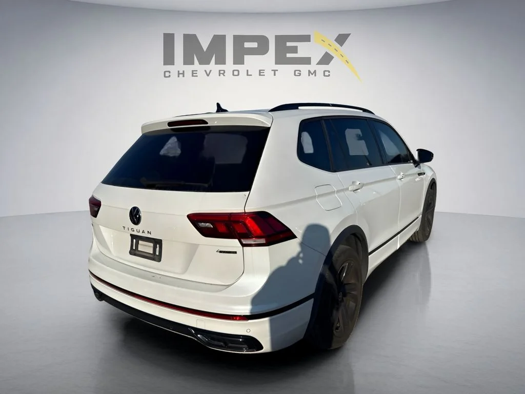 Used 2024 White Volkswagen 2.0T SE R-Line Black image 5