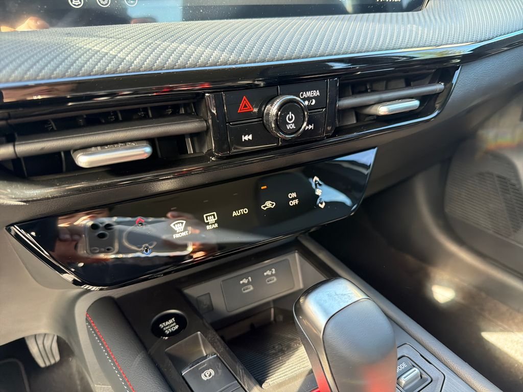 New 2026 Nissan Kicks SR 4D Sport Utility