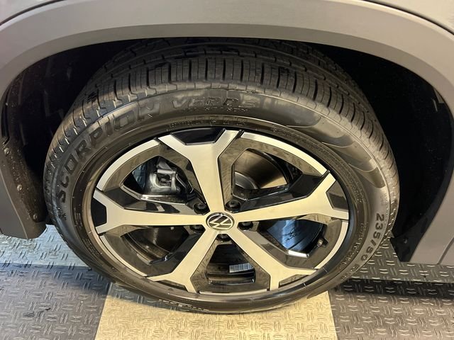 New 2026 Gray Volkswagen 2.0T SE image 9