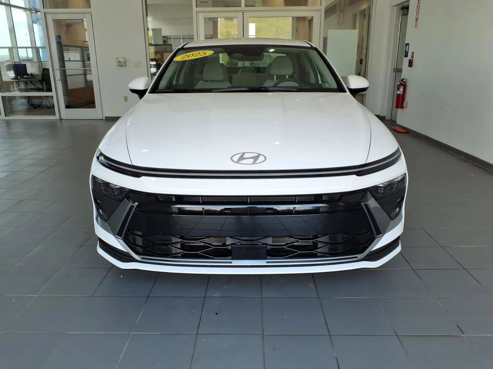 Used 2025 Serenity White Hyundai SE image 2