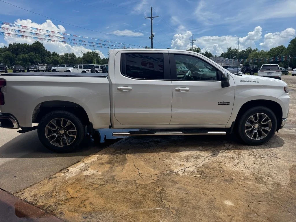 Used 2020 White Chevrolet LT image 9
