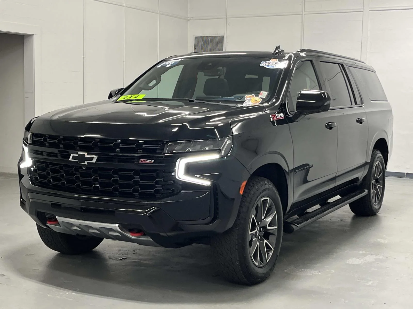 Used 2023 BLACK Chevrolet Z71 image 4