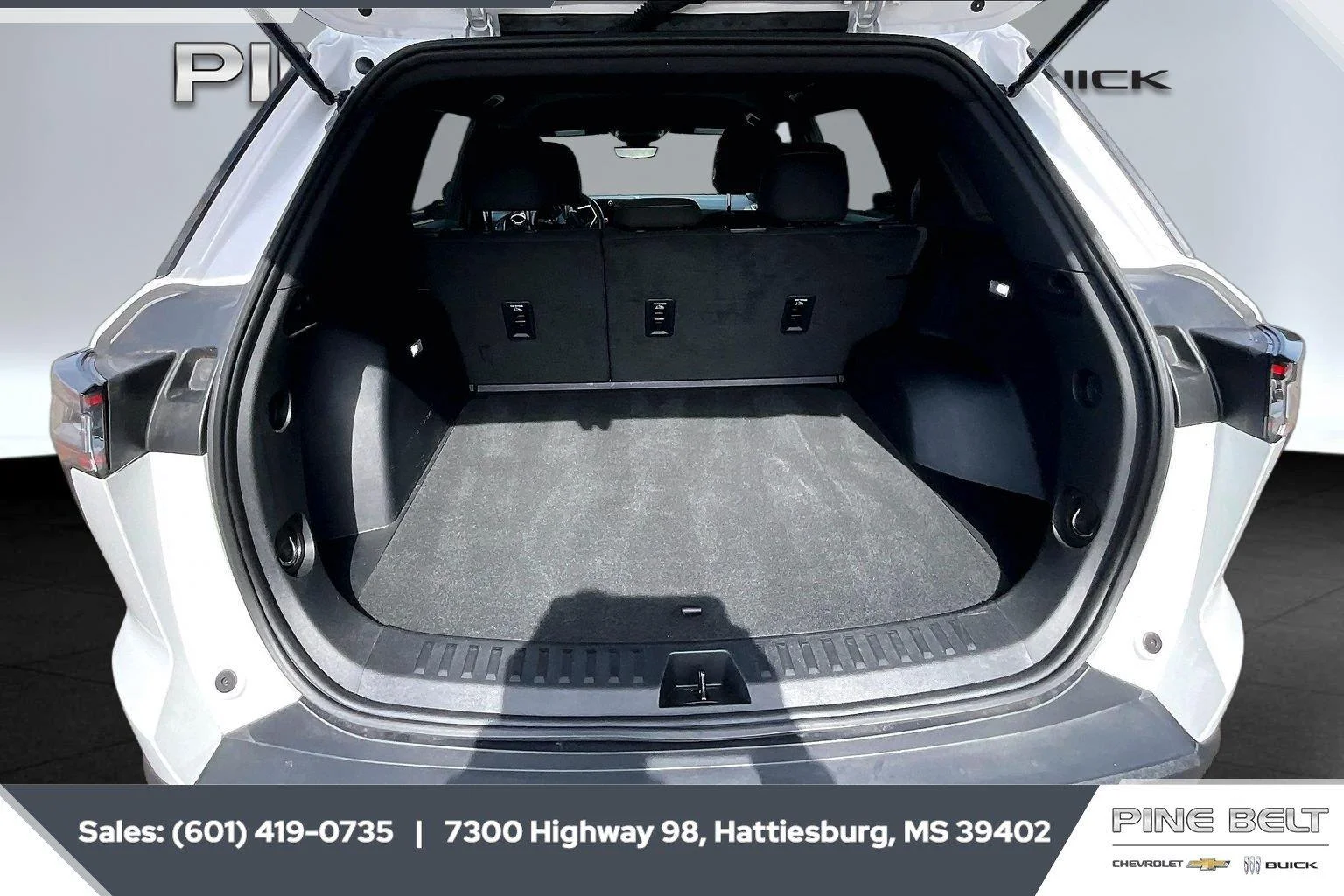 Used 2025 Summit White Chevrolet FWD LT image 21