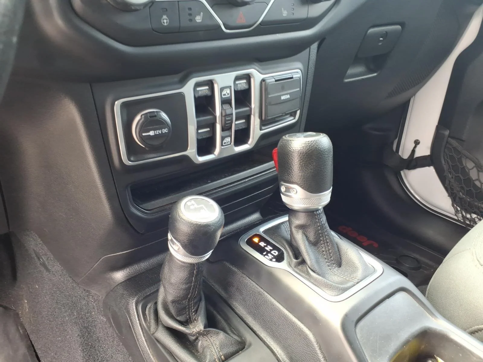 Used 2018 Bright White Clearcoat Jeep Sport S image 21