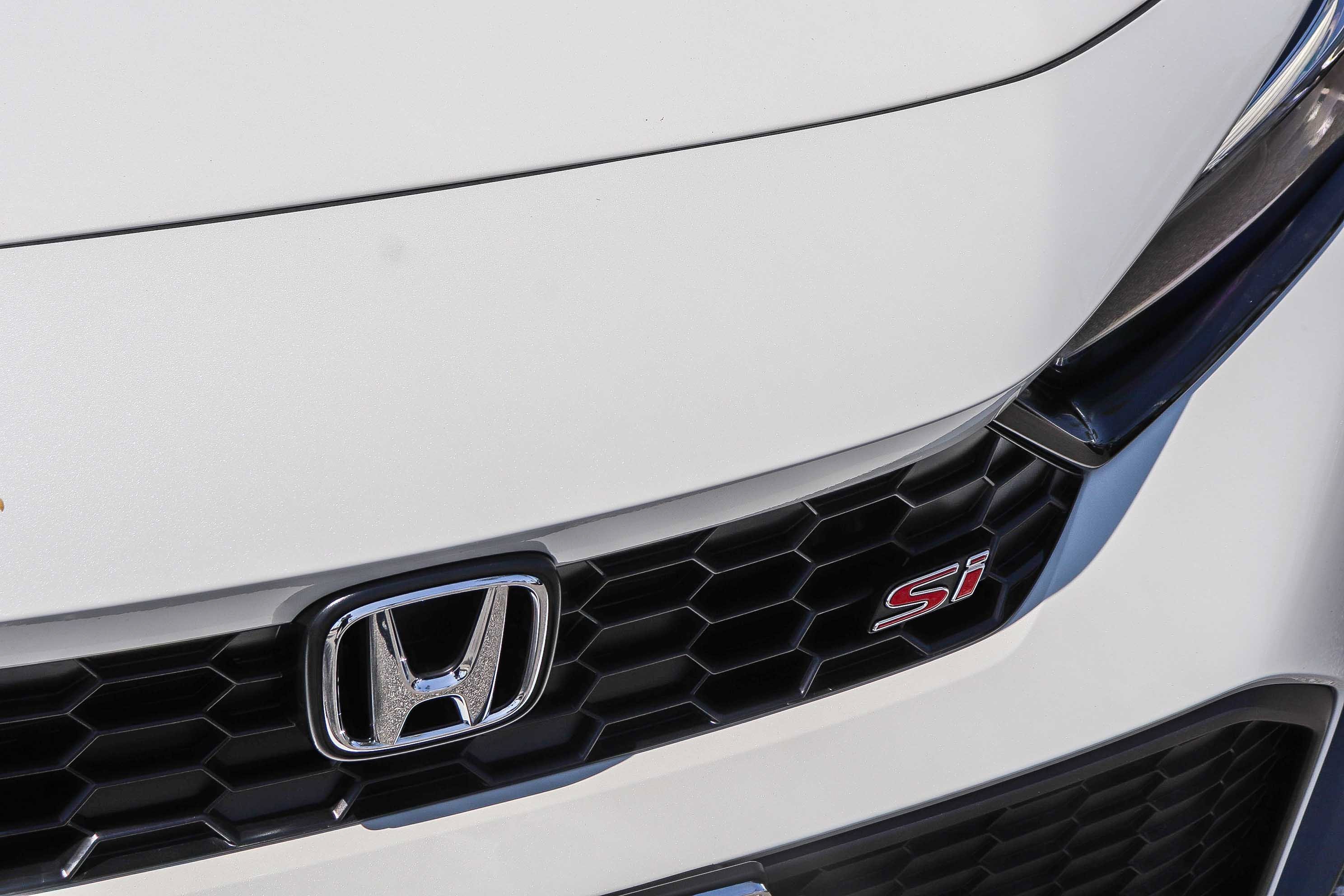 New 2026 Platinum White Pearl Honda Manual image 4
