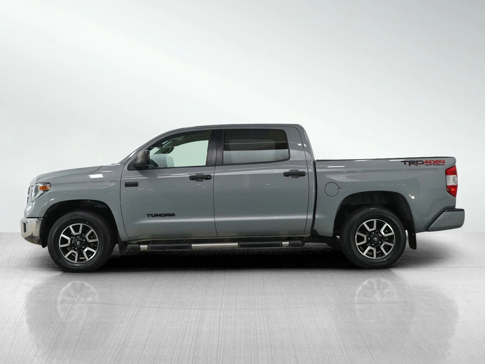 Used 2018 Toyota Tundra SR5 with VIN 5TFDY5F19JX774733 for sale in Wayzata, Minnesota