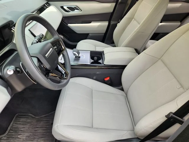 Used 2025 Black Land Rover Dynamic SE image 13