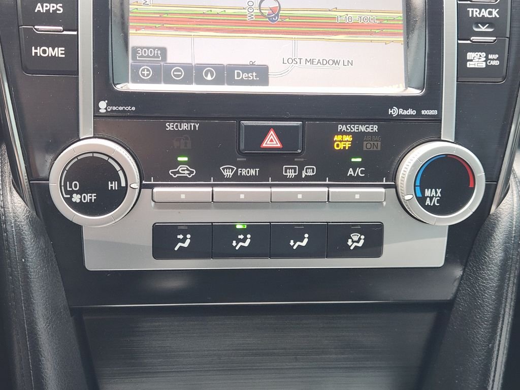 Used 2014 Blizzard Pearl Toyota SE image 18