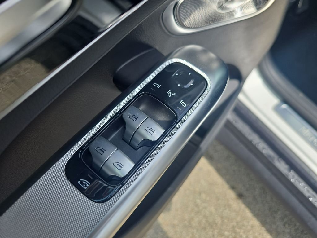 New 2026 Polar White Mercedes-Benz GLC 300 image 11