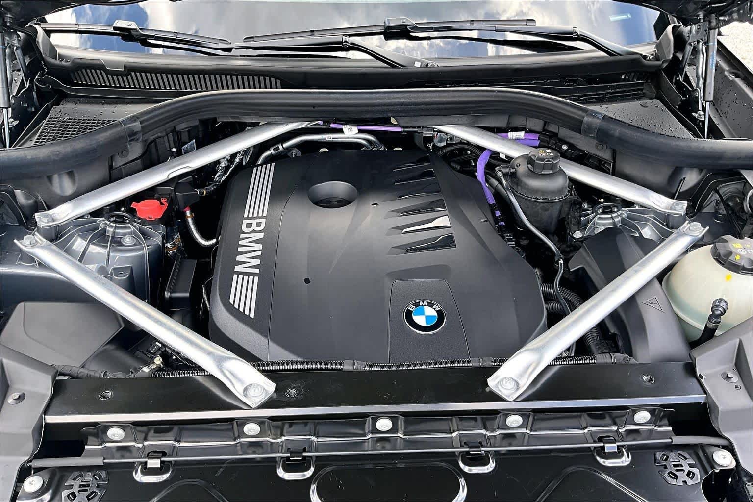 Used 2025 Skyscraper Grey Metallic BMW sDrive40i image 33