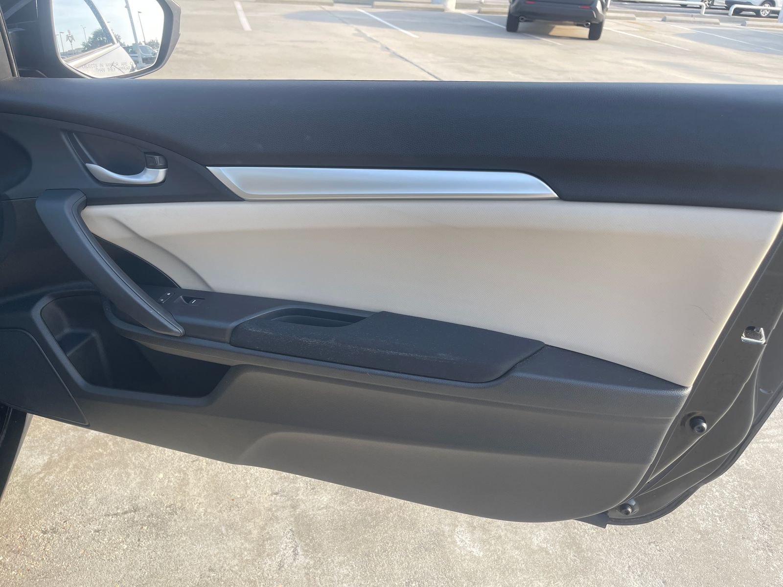 Used 2016 Black Honda LX-P image 18