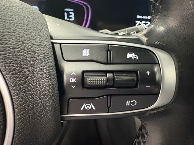 Used 2023 White Kia EX image 16