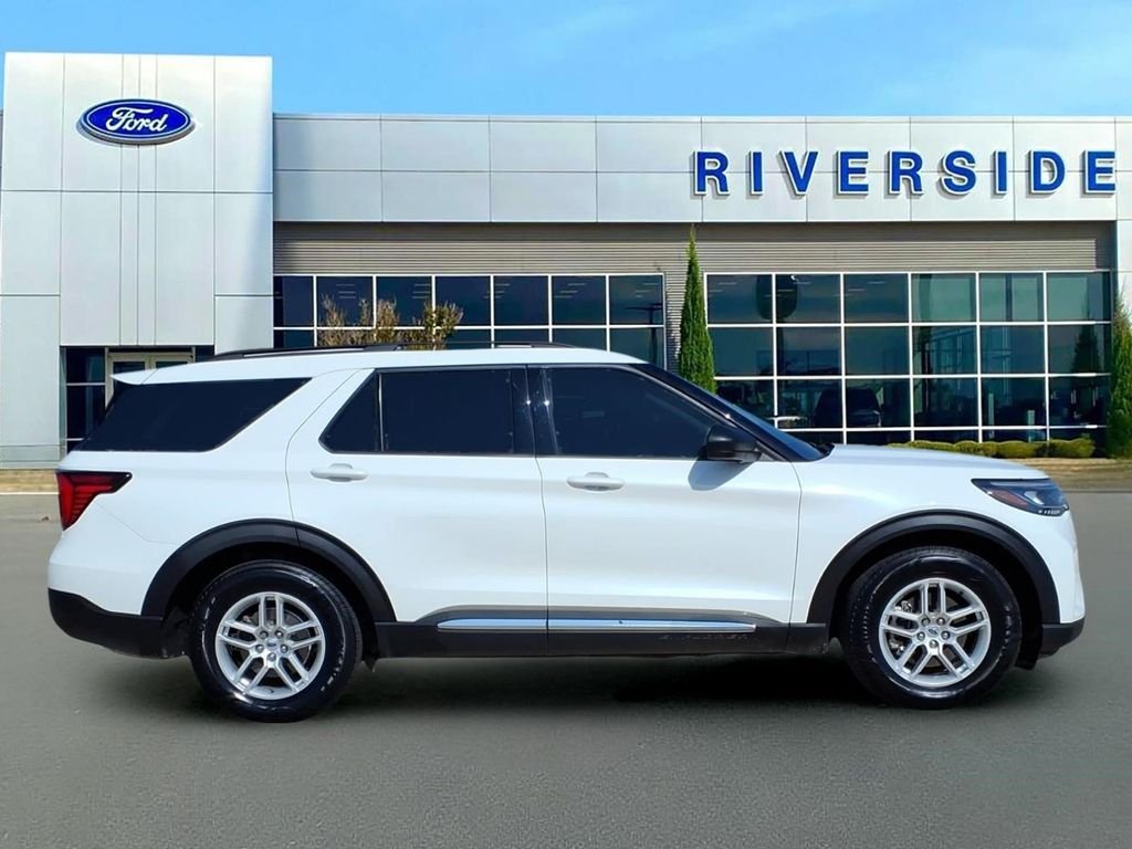 Used 2025 White Metallic Ford Active image 8