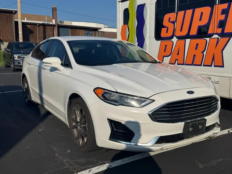 Used 2020 Oxford White Ford SEL image 2