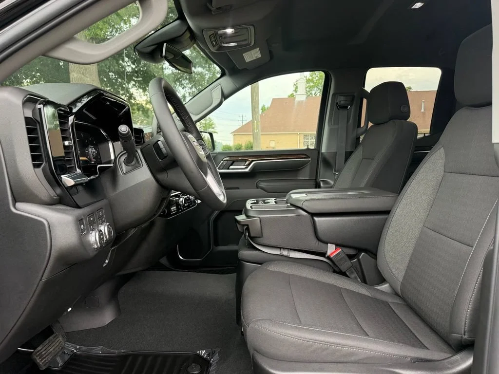 Used 2026 Onyx Black GMC Elevation image 11