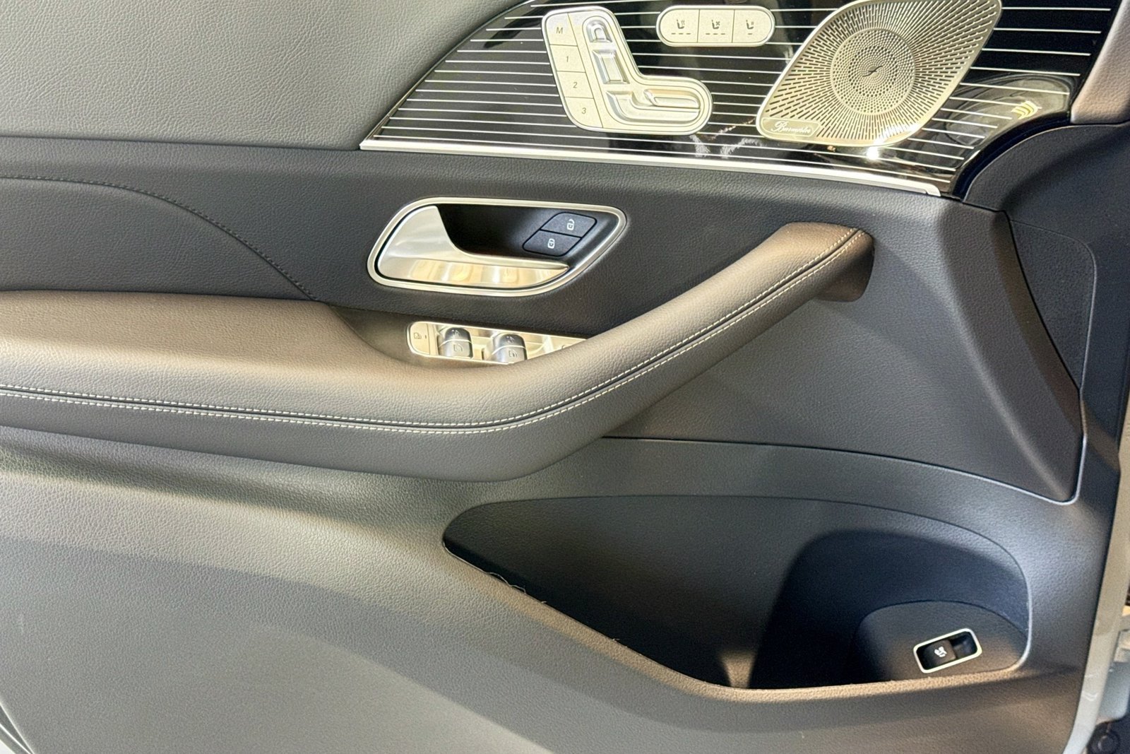 New 2026 MANUFAKTUR Alpine Grey Mercedes-Benz GLS 450 image 16