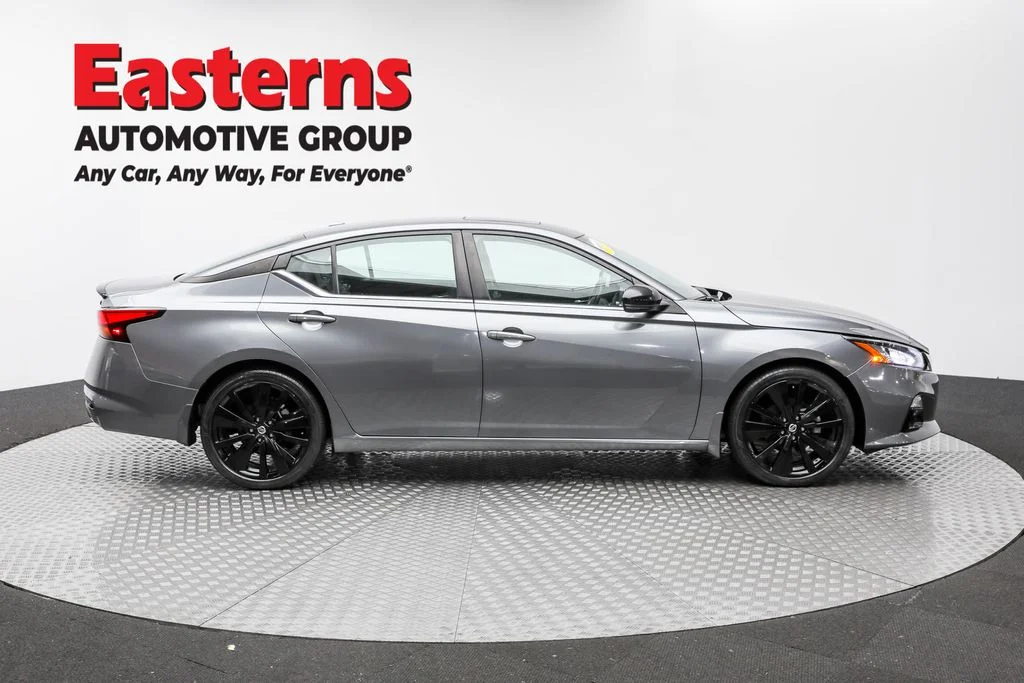 Used 2022 Gray Nissan 2.5 SR image 4