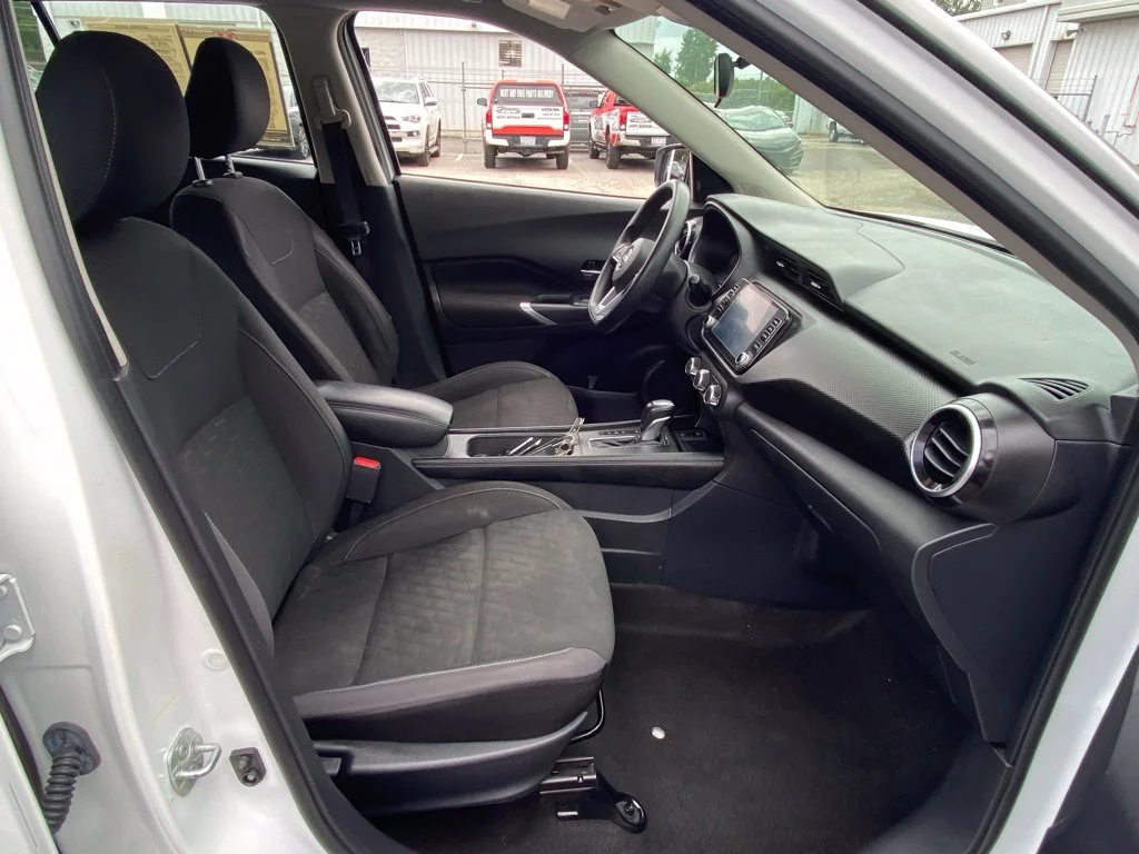 Used 2023 White Nissan SV image 17