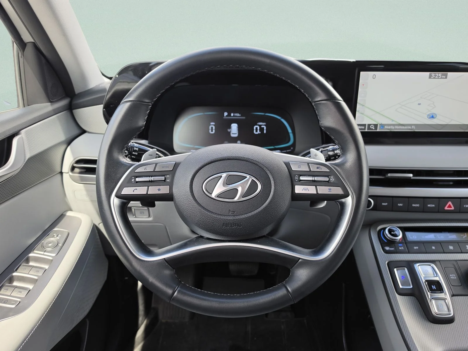 Used 2025 Silver Hyundai SEL image 17