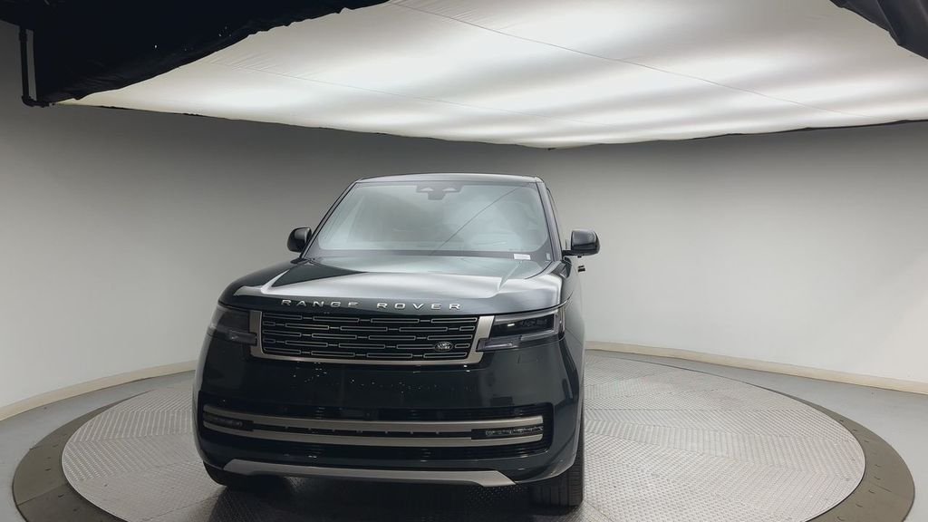 New 2026 Belgravia Green Metallic Land Rover SE image 7