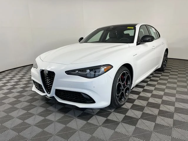 New 2026 Milano White Exterior Paint Alfa Romeo Base image 2