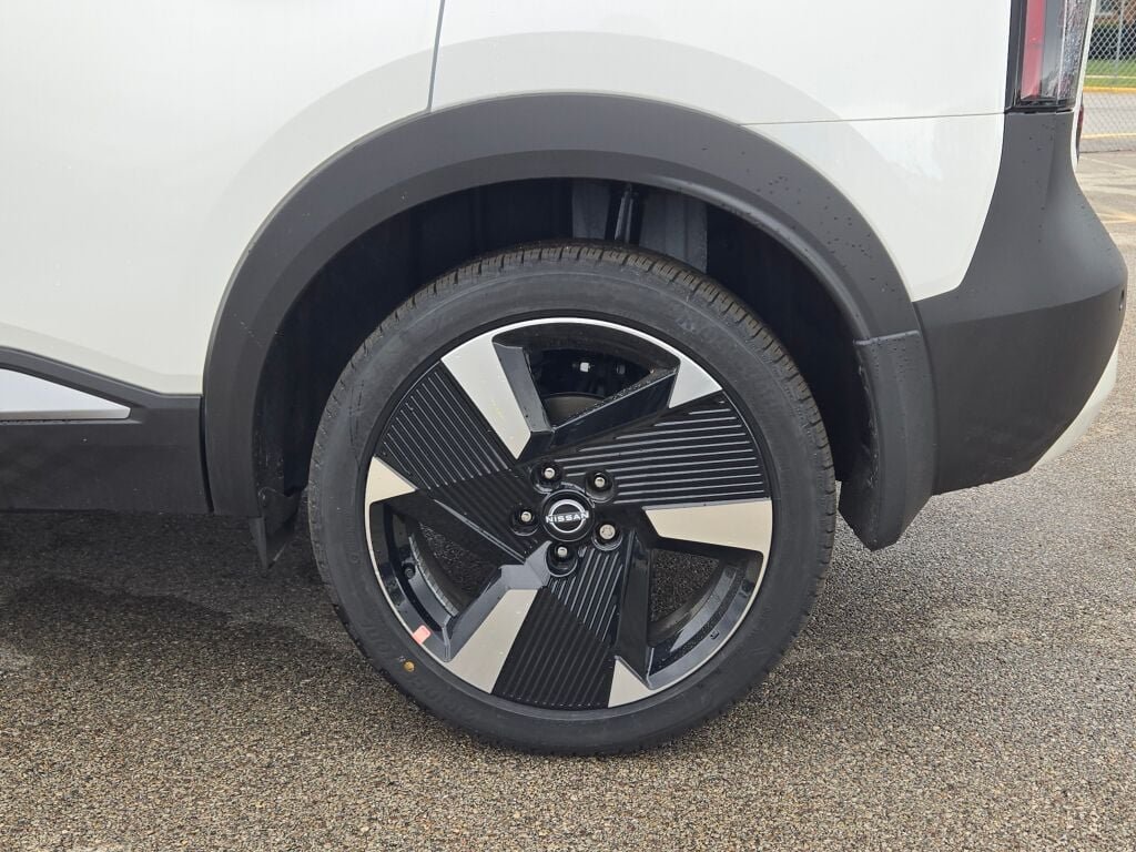 New 2026 White Nissan SR image 14