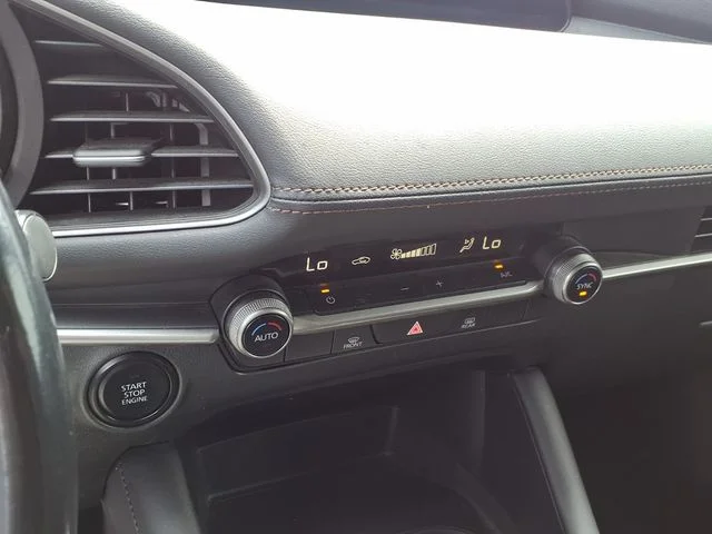 Used 2022 White Mazda Select image 9