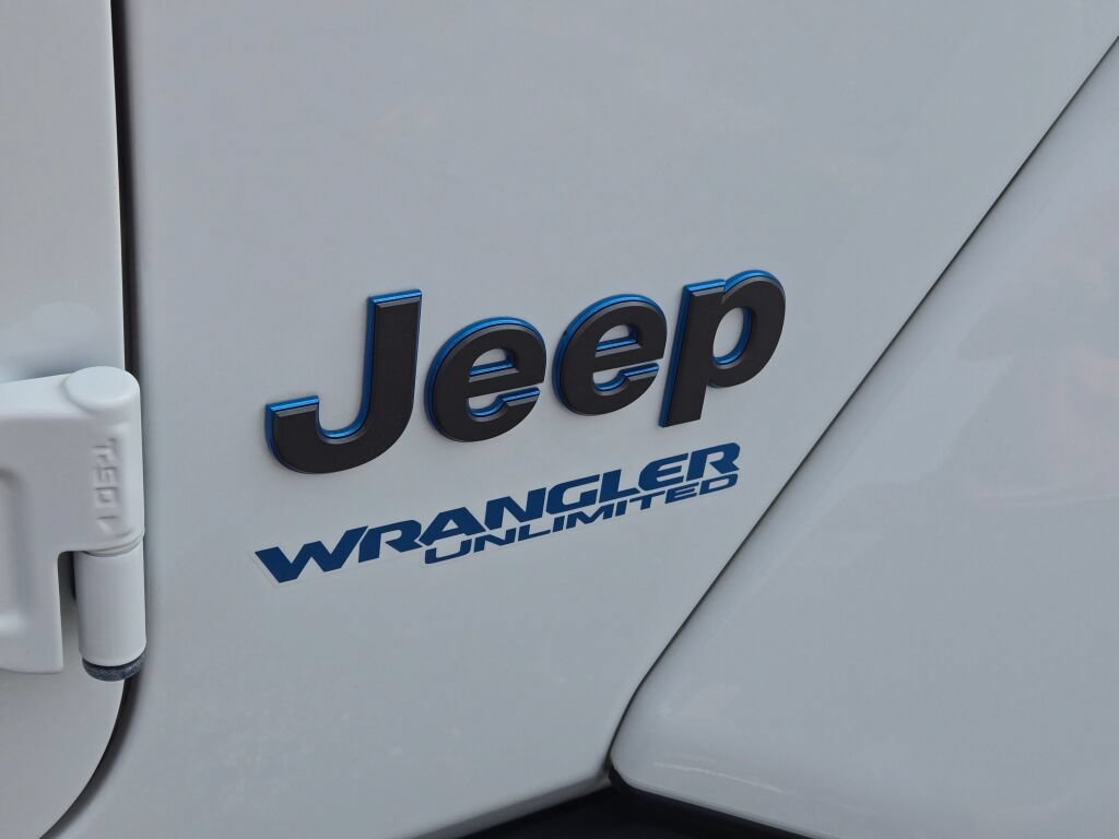 Used 2022 White Jeep Unlimited Rubicon 4xe image 8