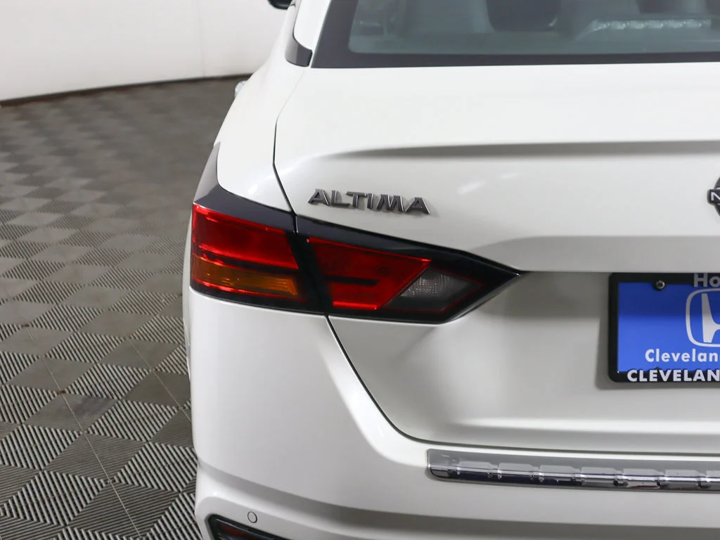 Used 2023 Pearl White Nissan 2.5 SL image 16