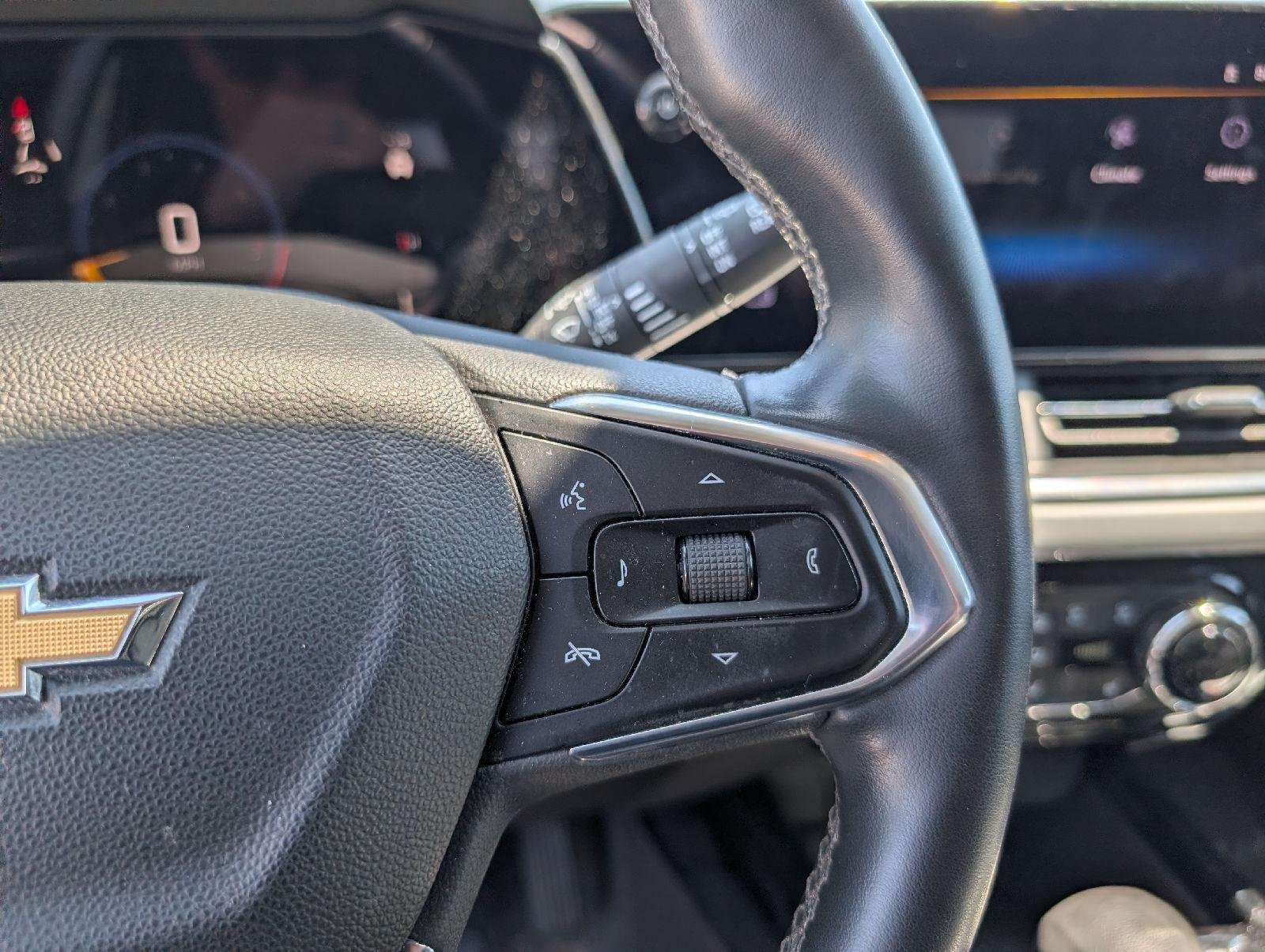 Used 2024 Summit White Chevrolet LT image 16